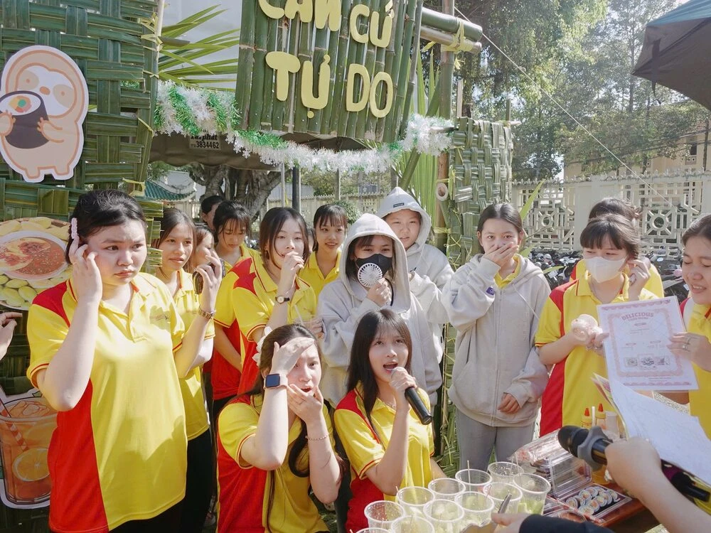 Hoạt Động Gian Hàng Sáng Nay Trong Chương Trình Chào Mừng Tân Sinh Viên 2025