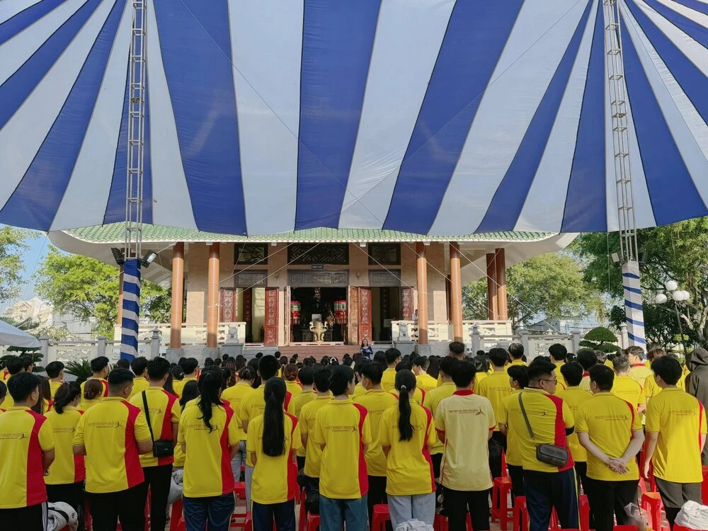 Khoảnh Khắc Trang Nghiêm Tại Khu Tưởng Niệm Thủ Khoa Bùi Hữu Nghĩa