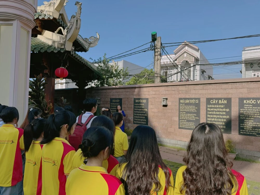 Khoảnh Khắc Trang Nghiêm Tại Khu Tưởng Niệm Thủ Khoa Bùi Hữu Nghĩa