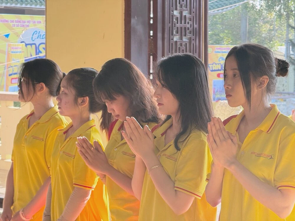 Khoảnh Khắc Trang Nghiêm Tại Khu Tưởng Niệm Thủ Khoa Bùi Hữu Nghĩa