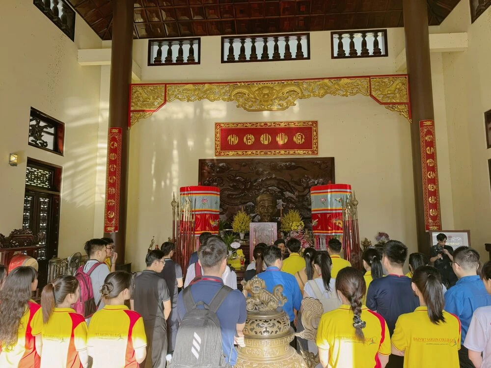 Khoảnh Khắc Trang Nghiêm Tại Khu Tưởng Niệm Thủ Khoa Bùi Hữu Nghĩa