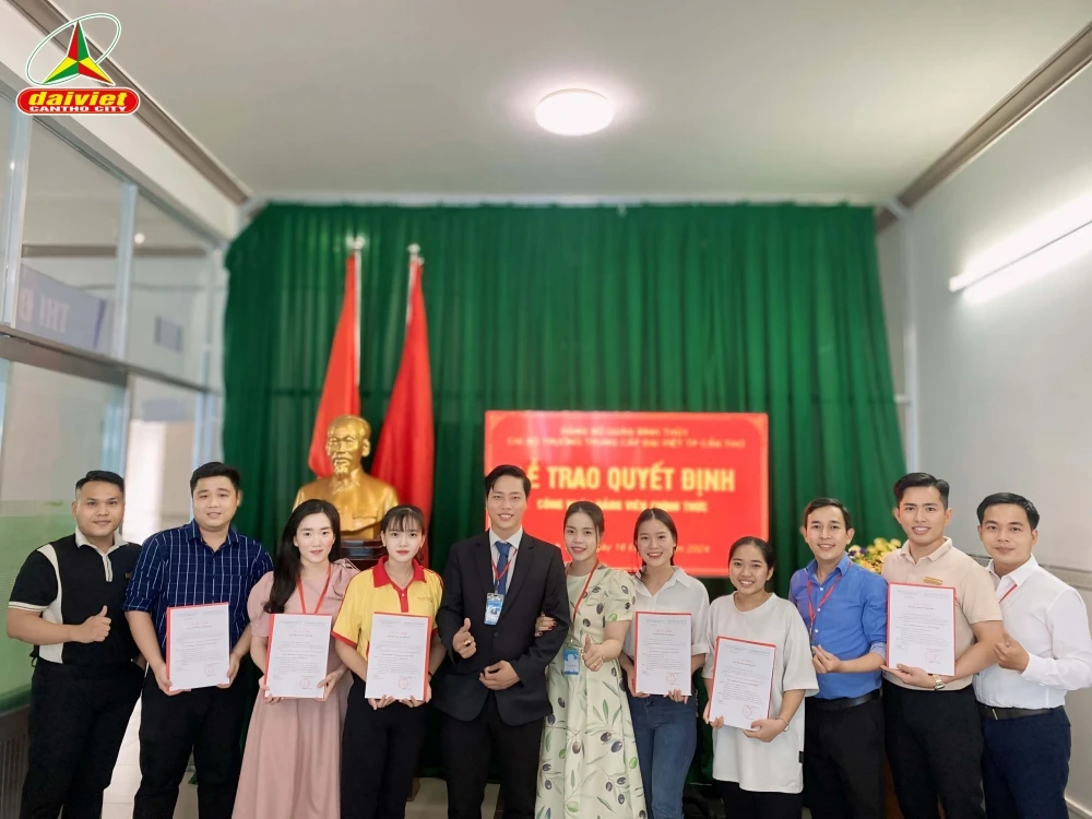 Lễ Công Nhận Đảng Viên Chính Thức tại Trường Trung Cấp Đại Việt Tp Cần Thơ – Năm 2024