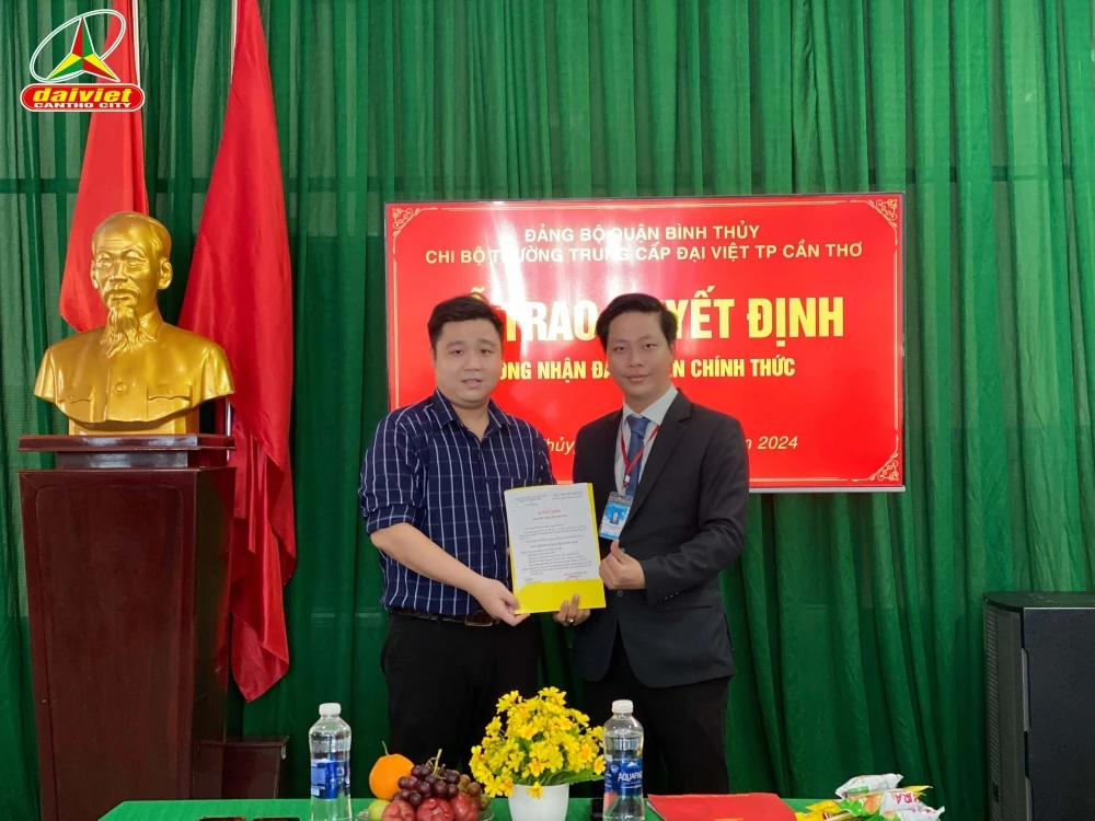 Lễ Công Nhận Đảng Viên Chính Thức tại Trường Trung Cấp Đại Việt Tp Cần Thơ – Năm 2024