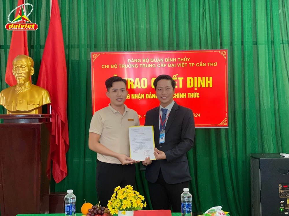 Lễ Công Nhận Đảng Viên Chính Thức tại Trường Trung Cấp Đại Việt Tp Cần Thơ – Năm 2024