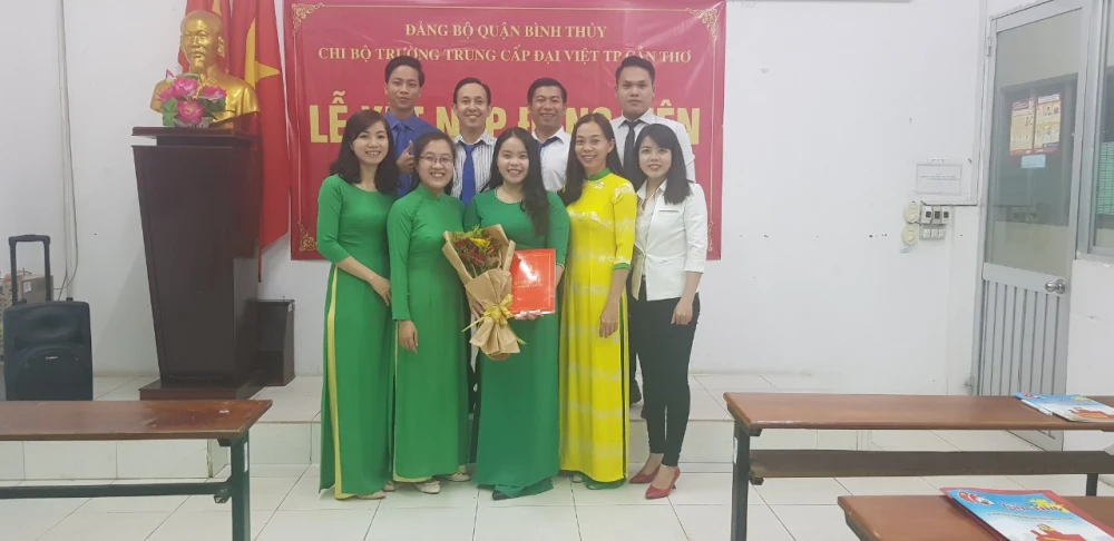 Lễ Kết Nạp Đảng Viên Mới 2021 | Trường Trung Cấp Đại Việt Tp Cần Thơ