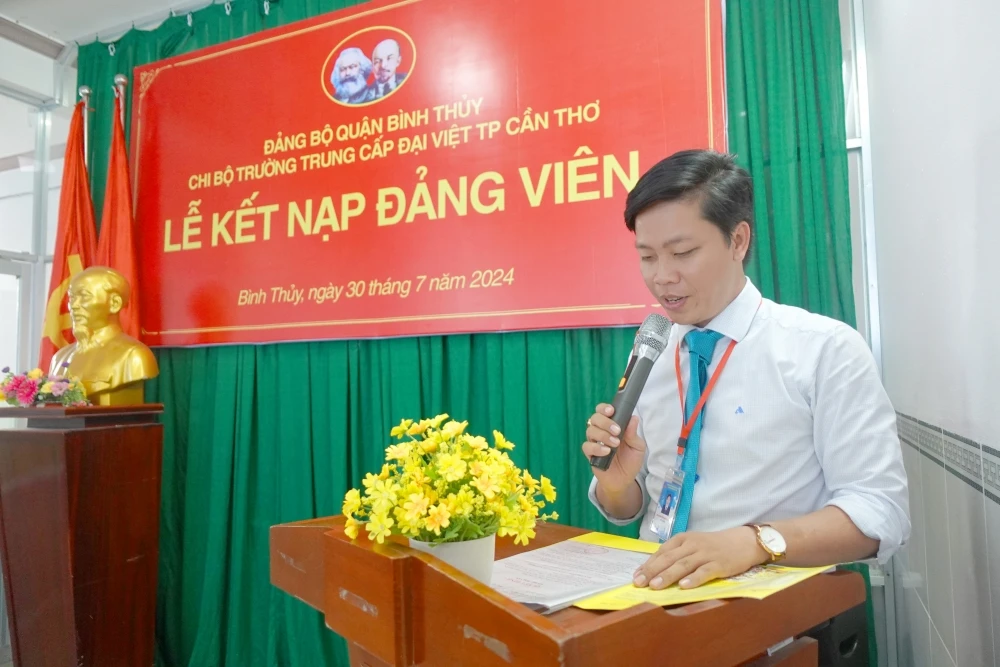 Lễ Kết Nạp Đảng Viên Mới tại Trường Trung Cấp Đại Việt Tp Cần Thơ Ngày 30/7/2024