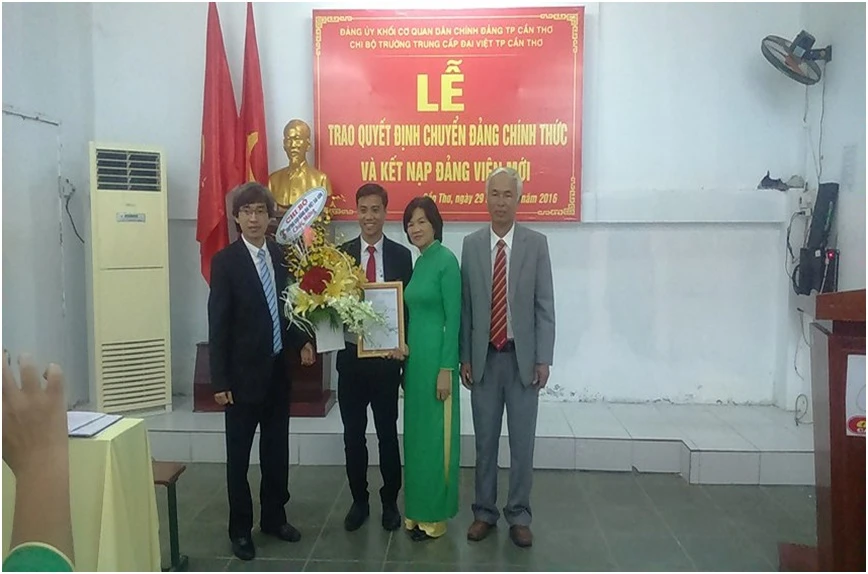 Lễ Kết Nạp Đảng Viên Mới Và Chuyển Đảng Chính Thức