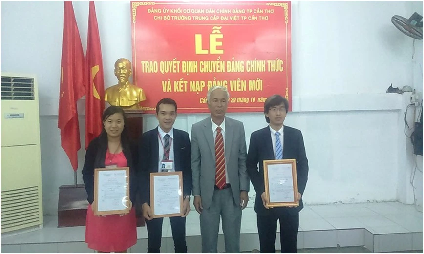 Lễ Kết Nạp Đảng Viên Mới Và Chuyển Đảng Chính Thức