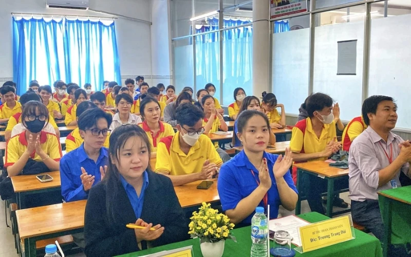 Lễ Kết Nạp Đoàn Viên Mới 2024 - Trường Cao Đẳng Đại Việt Sài Gòn Cơ Sở Cần Thơ