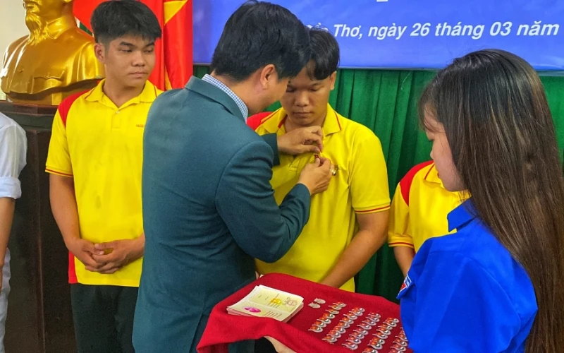 Lễ Kết Nạp Đoàn Viên Mới 2024 - Trường Cao Đẳng Đại Việt Sài Gòn Cơ Sở Cần Thơ