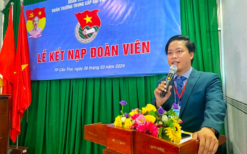 Lễ Kết Nạp Đoàn Viên Mới 2024 - Trường Cao Đẳng Đại Việt Sài Gòn Cơ Sở Cần Thơ