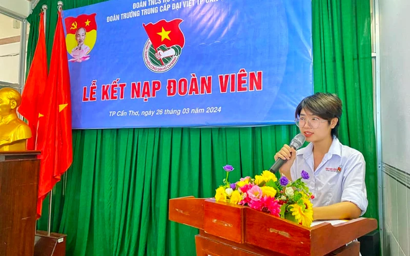 Lễ Kết Nạp Đoàn Viên Mới 2024 - Trường Cao Đẳng Đại Việt Sài Gòn Cơ Sở Cần Thơ