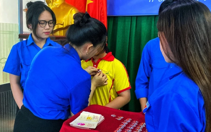 Lễ Kết Nạp Đoàn Viên Mới 2024 - Trường Cao Đẳng Đại Việt Sài Gòn Cơ Sở Cần Thơ