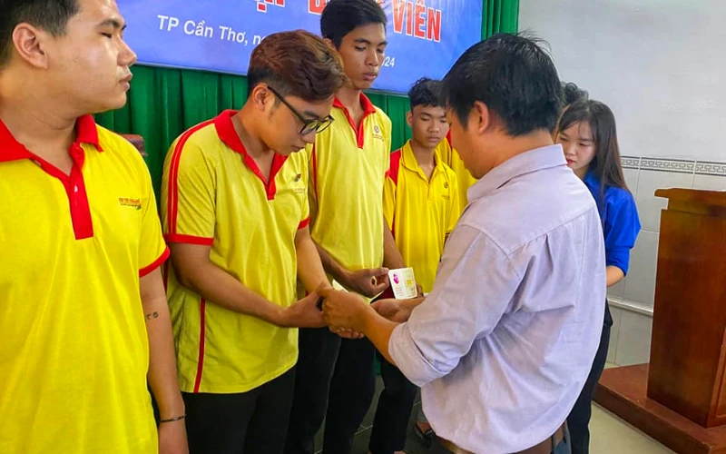 Lễ Kết Nạp Đoàn Viên Mới 2024 - Trường Cao Đẳng Đại Việt Sài Gòn Cơ Sở Cần Thơ