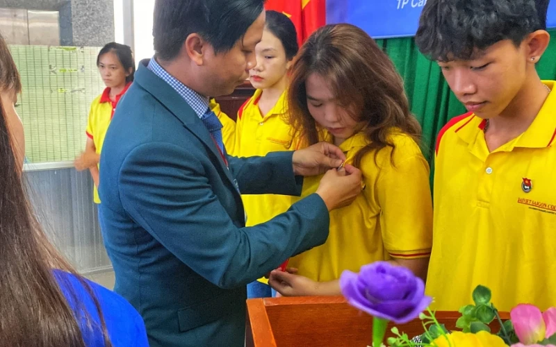 Lễ Kết Nạp Đoàn Viên Mới 2024 - Trường Cao Đẳng Đại Việt Sài Gòn Cơ Sở Cần Thơ