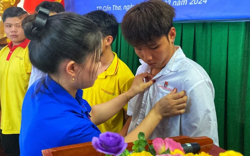 Lễ Kết Nạp Đoàn Viên Mới 2024 - Trường Cao Đẳng Đại Việt Sài Gòn Cơ Sở Cần Thơ