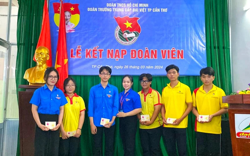Lễ Kết Nạp Đoàn Viên Mới 2024 - Trường Cao Đẳng Đại Việt Sài Gòn Cơ Sở Cần Thơ