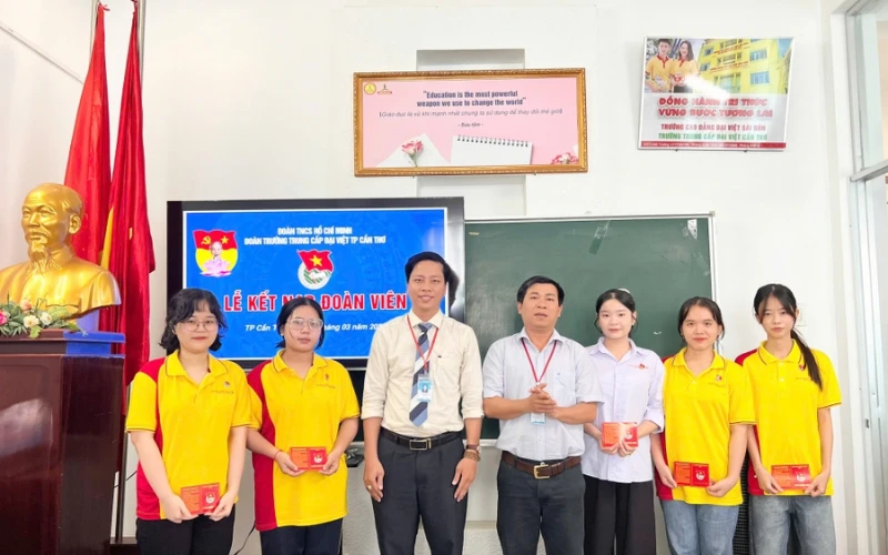 Lễ Kết Nạp Đoàn Viên 2025 – Trường Trung Cấp Đại Việt TP. Cần Thơ