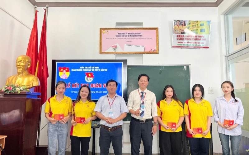 Lễ Kết Nạp Đoàn Viên 2025 – Trường Trung Cấp Đại Việt TP. Cần Thơ