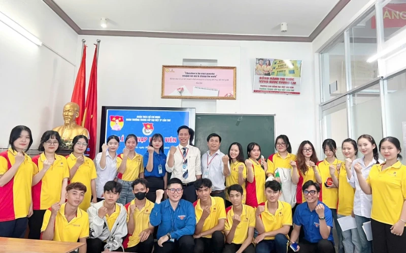 Lễ Kết Nạp Đoàn Viên 2025 – Trường Trung Cấp Đại Việt TP. Cần Thơ