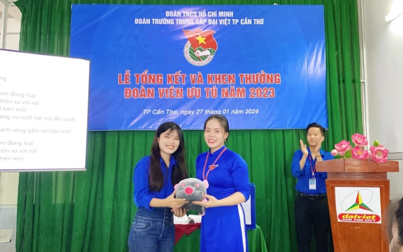 Lễ Tổng Kết & Khen Thưởng Đoàn Viên Ưu Tú 2023 - Trường Cao Đẳng Đại Việt Sài Gòn Cơ Sở Cần Thơ