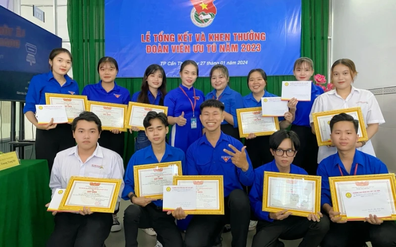 Lễ Tổng Kết & Khen Thưởng Đoàn Viên Ưu Tú 2023 - Trường Cao Đẳng Đại Việt Sài Gòn Cơ Sở Cần Thơ