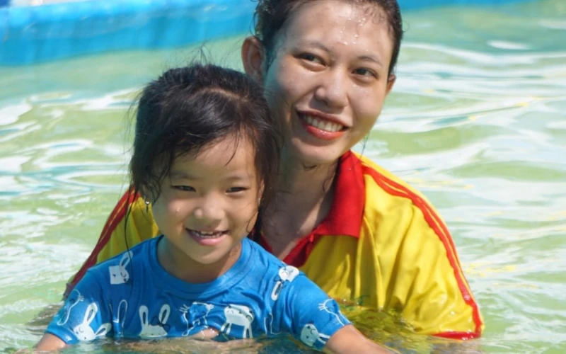 Lớp Kỹ Năng Bơi Và Phòng Chống Đuối Nước Hè 2023 – Hoạt Động Ý Nghĩa Của Sinh Viên Đại Việt