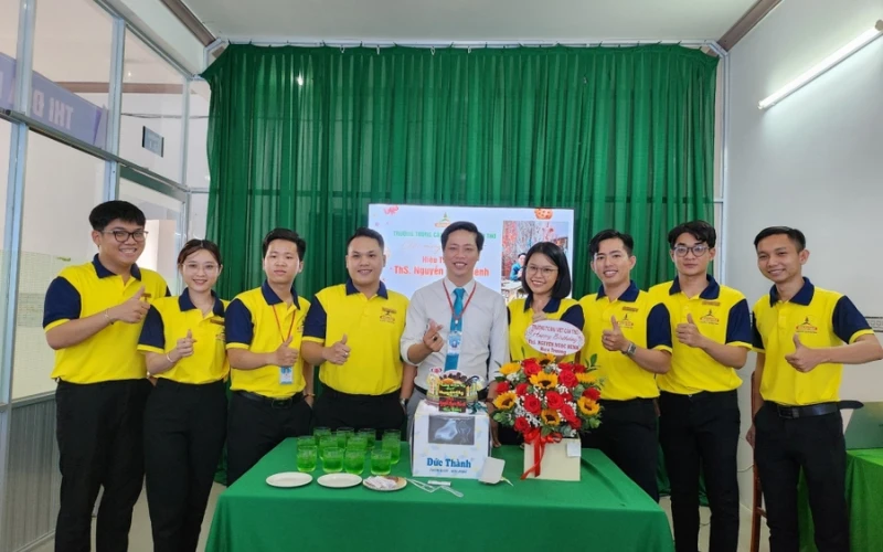 Mừng Sinh Nhật Cán Bộ, Nhân Viên & Người Lao Động – Văn Hóa Đẹp Tại Trường Trung Cấp Đại Việt TP Cần Thơ