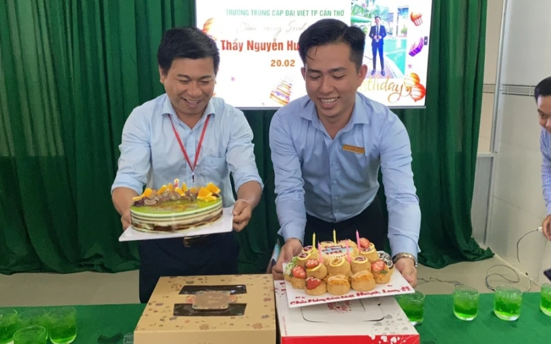 Mừng Sinh Nhật Cán Bộ, Nhân Viên & Người Lao Động – Văn Hóa Đẹp Tại Trường Trung Cấp Đại Việt TP Cần Thơ