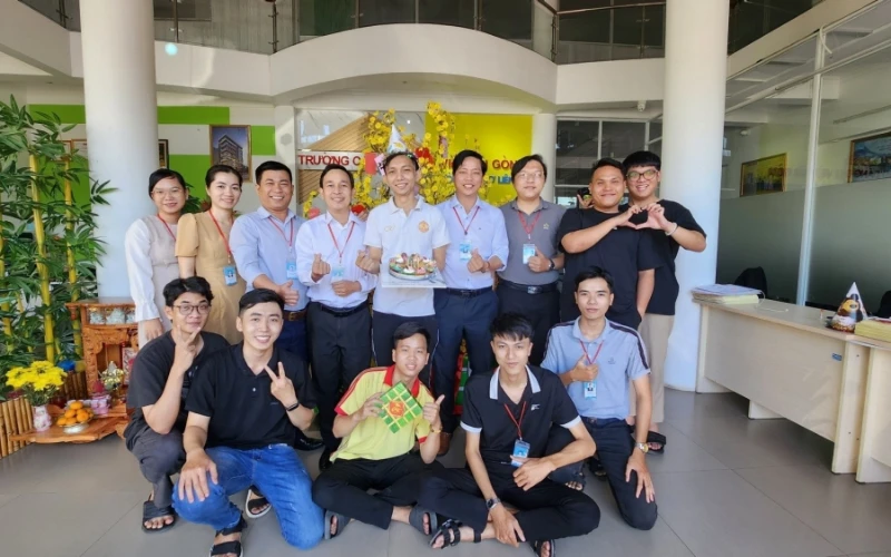 Mừng Sinh Nhật Cán Bộ, Nhân Viên & Người Lao Động – Văn Hóa Đẹp Tại Trường Trung Cấp Đại Việt TP Cần Thơ