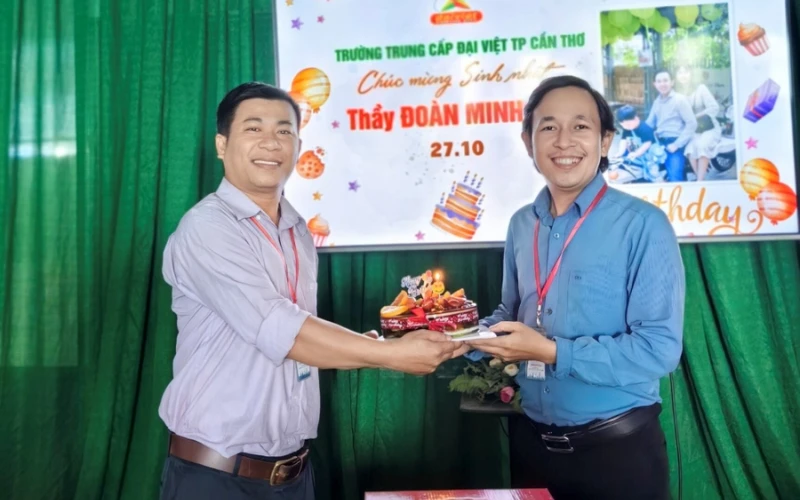 Mừng Sinh Nhật Cán Bộ, Nhân Viên & Người Lao Động – Văn Hóa Đẹp Tại Trường Trung Cấp Đại Việt TP Cần Thơ