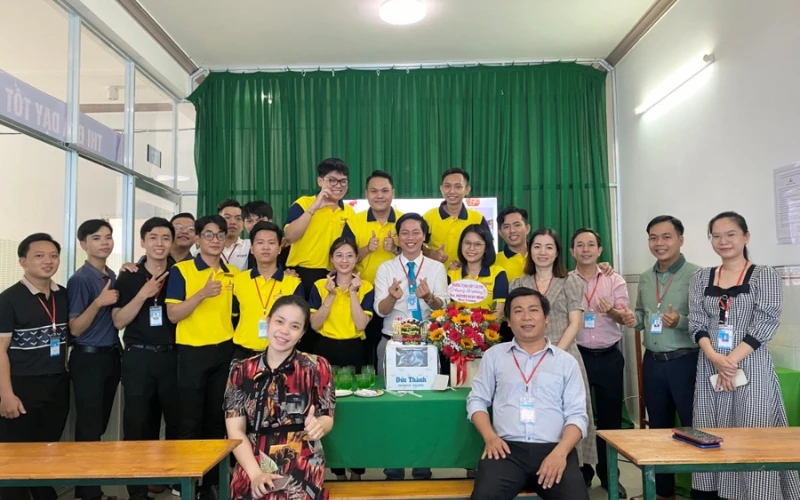 Mừng Sinh Nhật Cán Bộ, Nhân Viên & Người Lao Động – Văn Hóa Đẹp Tại Trường Trung Cấp Đại Việt TP Cần Thơ