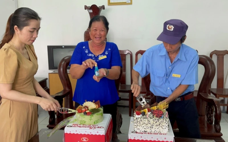 Mừng Sinh Nhật Cán Bộ, Nhân Viên & Người Lao Động – Văn Hóa Đẹp Tại Trường Trung Cấp Đại Việt TP Cần Thơ