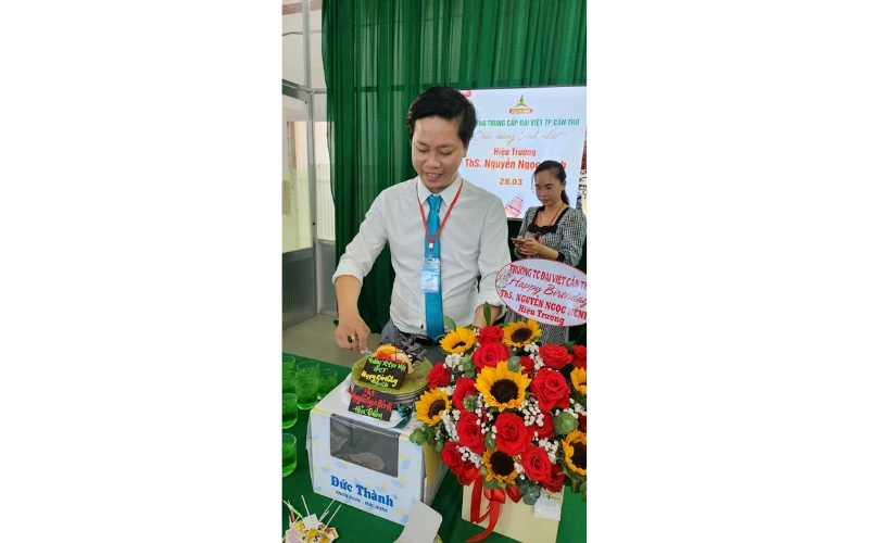 Mừng Sinh Nhật Cán Bộ, Nhân Viên & Người Lao Động – Văn Hóa Đẹp Tại Trường Trung Cấp Đại Việt TP Cần Thơ