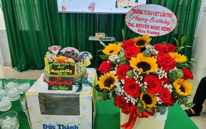 Mừng Sinh Nhật Cán Bộ, Nhân Viên & Người Lao Động – Văn Hóa Đẹp Tại Trường Trung Cấp Đại Việt TP Cần Thơ