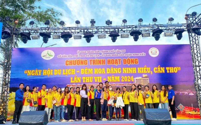 Ngày hội Du lịch - Đêm Hoa đăng Ninh Kiều lần VII tại Cần Thơ