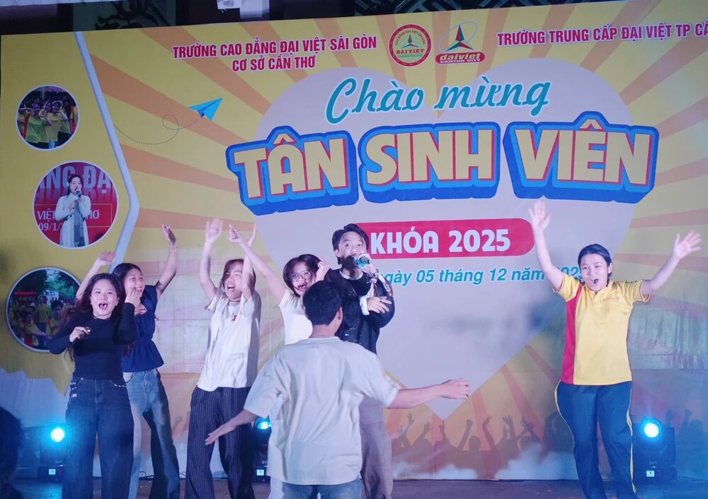 Nhật Hoàng Quậy Banh Nóc Đại Việt Cần Thơ