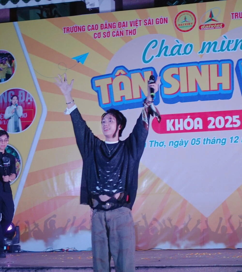 Nhật Hoàng Quậy Banh Nóc Đại Việt Cần Thơ