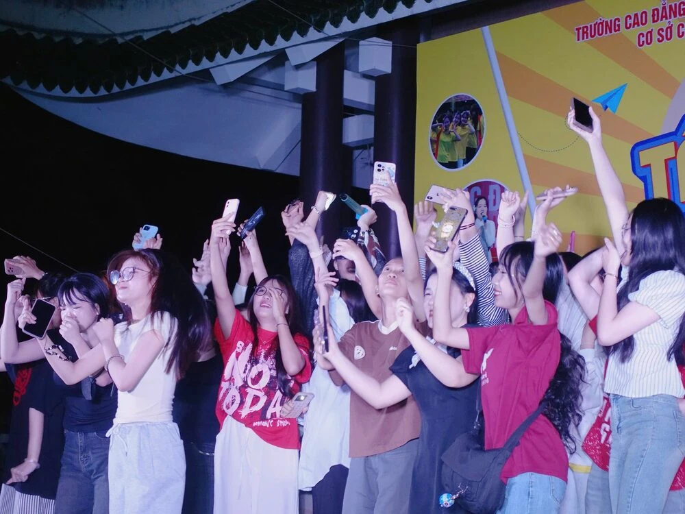 Nhật Hoàng Quậy Banh Nóc Đại Việt Cần Thơ