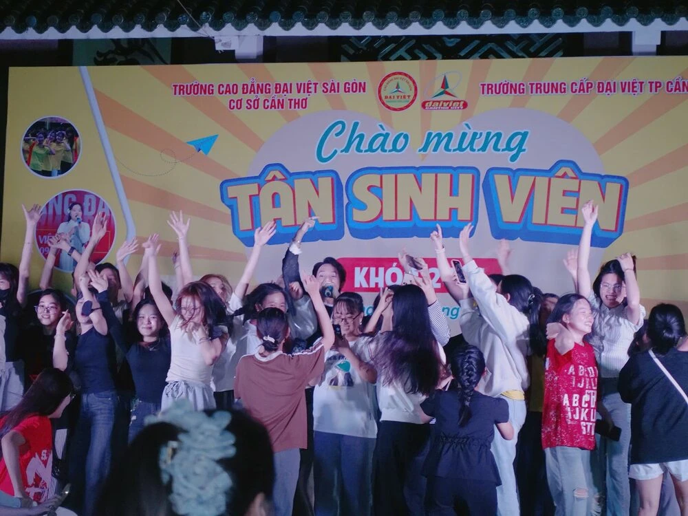 Nhật Hoàng Quậy Banh Nóc Đại Việt Cần Thơ