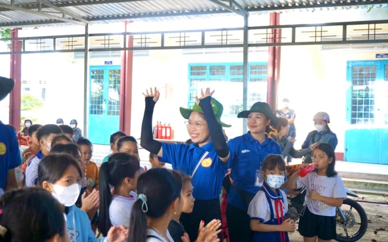 Nhật Ký Mùa Hè Xanh 2023 – Ngày 2 | Sinh Viên Đại Việt Cần Thơ Tình Nguyện