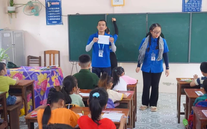 Nhật Ký Mùa Hè Xanh 2023 – Ngày 2 | Sinh Viên Đại Việt Cần Thơ Tình Nguyện