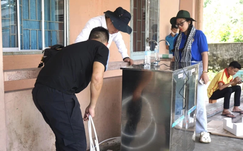 Hành Trình Mùa Hè Tình Nguyện Của Sinh Viên Đại Việt – Lan Tỏa Yêu Thương Và Trách Nhiệm