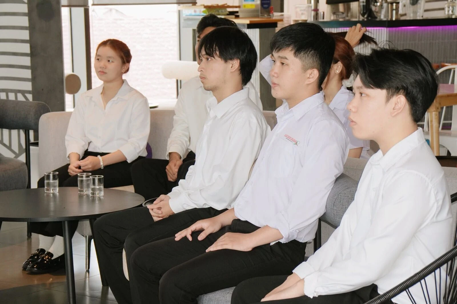SINH VIÊN ĐẠI VIỆT CẦN THƠ NGÀNH QUẢN TRỊ KHÁCH SẠN THAM QUAN VÀ TRẢI NGHIỆM THỰC TẾ TẠI KHÁCH SẠN TRU BY HILTON