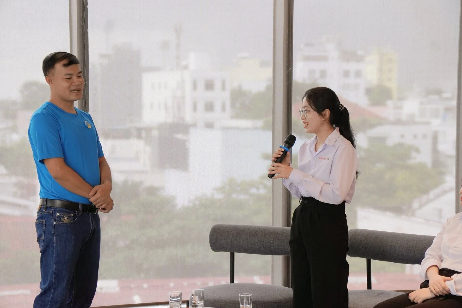 SINH VIÊN ĐẠI VIỆT CẦN THƠ NGÀNH QUẢN TRỊ KHÁCH SẠN THAM QUAN VÀ TRẢI NGHIỆM THỰC TẾ TẠI KHÁCH SẠN TRU BY HILTON