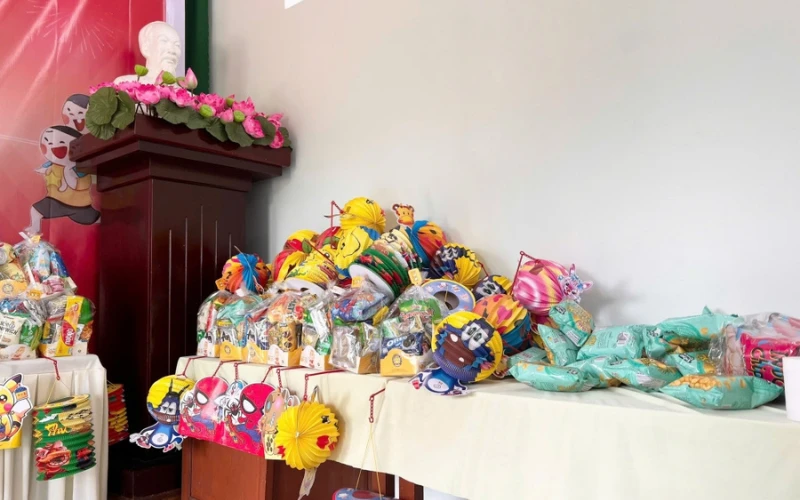 Sinh Viên Đại Việt Cần Thơ Tất Bật Chuẩn Bị Đêm Hội Trăng Rằm 2025 | Trường Trung Cấp Đại Việt TP. Cần Thơ