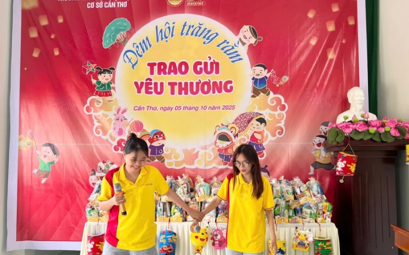 Sinh Viên Đại Việt Cần Thơ Tất Bật Chuẩn Bị Đêm Hội Trăng Rằm 2025 | Trường Trung Cấp Đại Việt TP. Cần Thơ