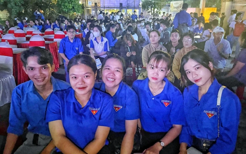 Sinh viên Đại Việt Cần Thơ Hưởng Ứng Ngày Thế Giới Phòng Chống AIDS