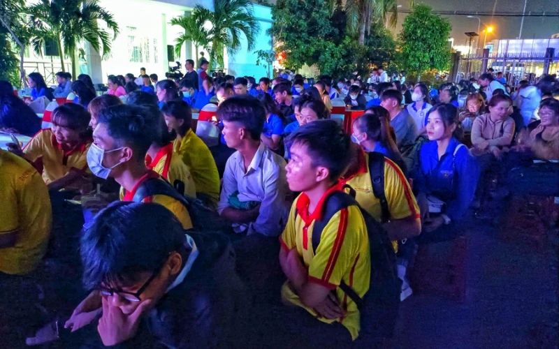 Sinh viên Đại Việt Cần Thơ Hưởng Ứng Ngày Thế Giới Phòng Chống AIDS