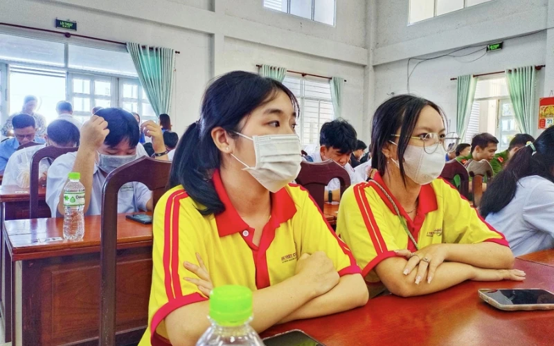 Sinh viên Đại Việt Cần Thơ giao lưu nhân chứng lịch sử Bình Thủy